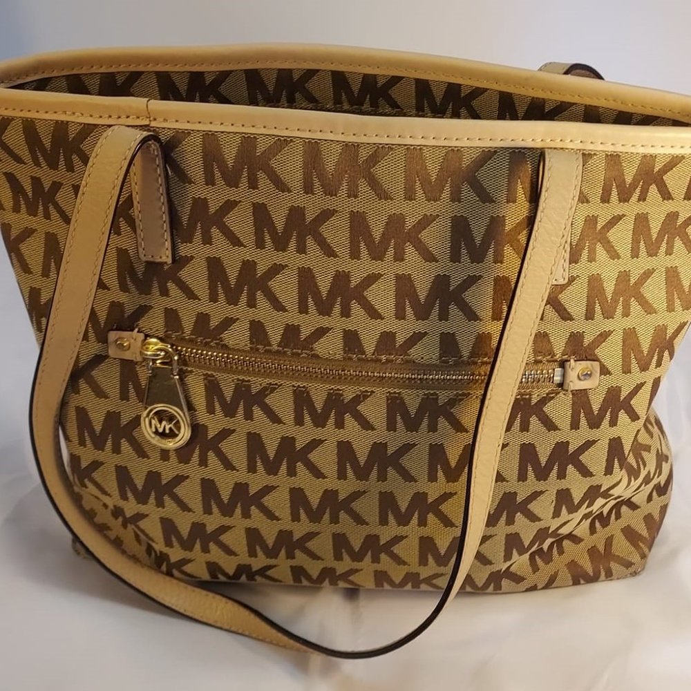 Michael Kors Montauk Tan Signature Tote Purse